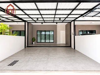 Casa adosada en venta de 3 habitaciones en Wang Thonglang, Bangkok