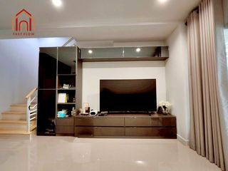 Casa adosada en venta de 3 habitaciones en Wang Thonglang, Bangkok