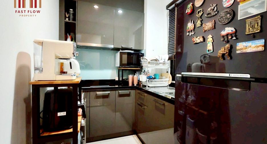Casa adosada en venta de 3 habitaciones en Wang Thonglang, Bangkok
