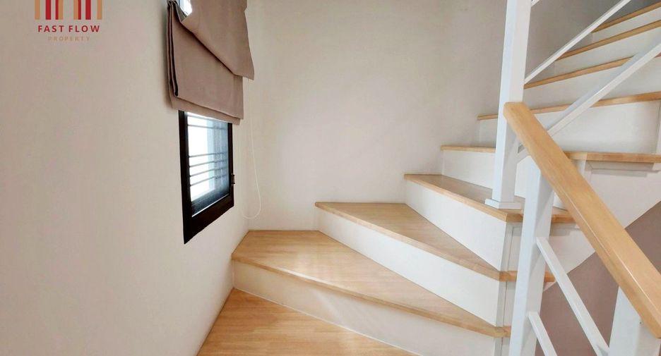 Casa adosada en venta de 3 habitaciones en Wang Thonglang, Bangkok