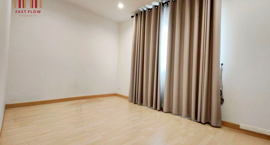 Casa adosada en venta de 3 habitaciones en Wang Thonglang, Bangkok