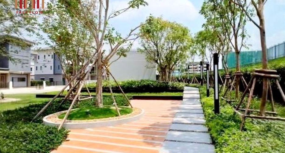 Casa adosada en venta de 3 habitaciones en Wang Thonglang, Bangkok