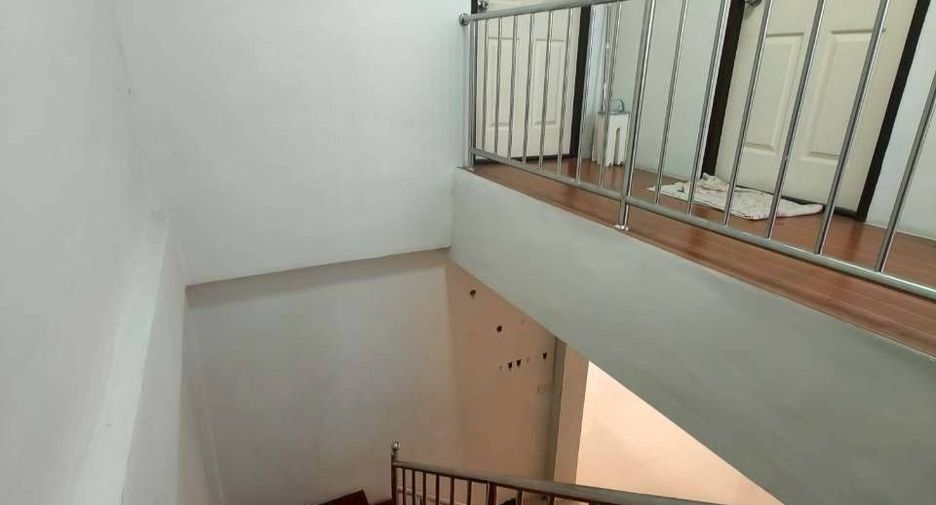 For sale 3 bedrooms townhouse in Mueang Samut Prakan, Samut Prakan