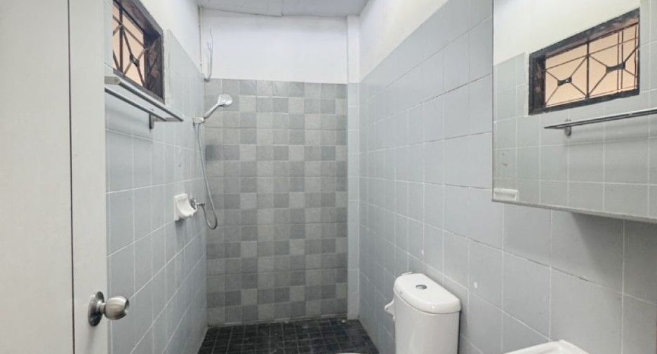 For sale 4 bedrooms townhouse in Sai Mai, Bangkok