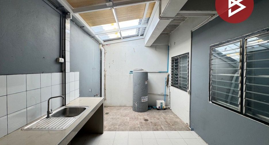 For sale 4 bedrooms townhouse in Sai Mai, Bangkok