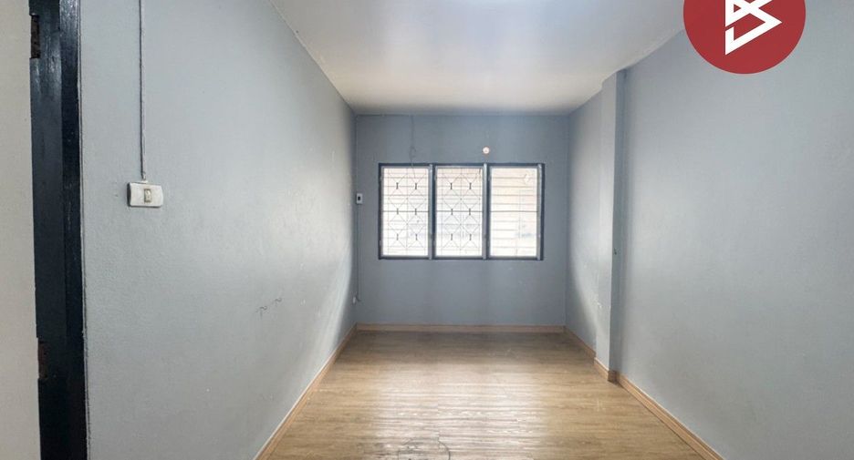 For sale 4 bedrooms townhouse in Sai Mai, Bangkok