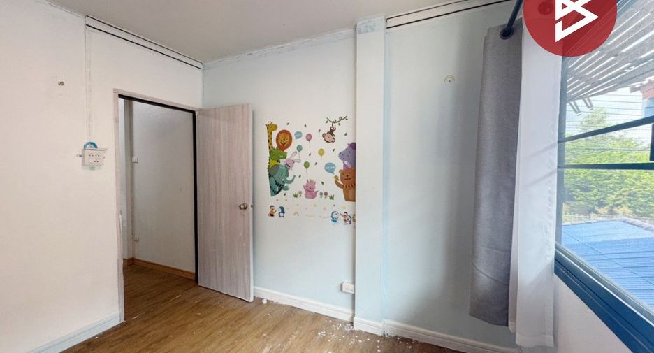For sale 4 bedrooms townhouse in Sai Mai, Bangkok