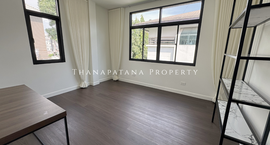 Haus zum Kauf mit 3 Zimmer in Phasi Charoen, Bangkok