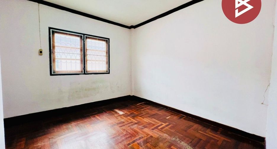Casa adosada en venta de 3 habitaciones en Thung Khru, Bangkok
