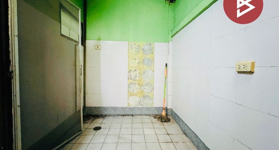 Casa adosada en venta de 3 habitaciones en Thung Khru, Bangkok