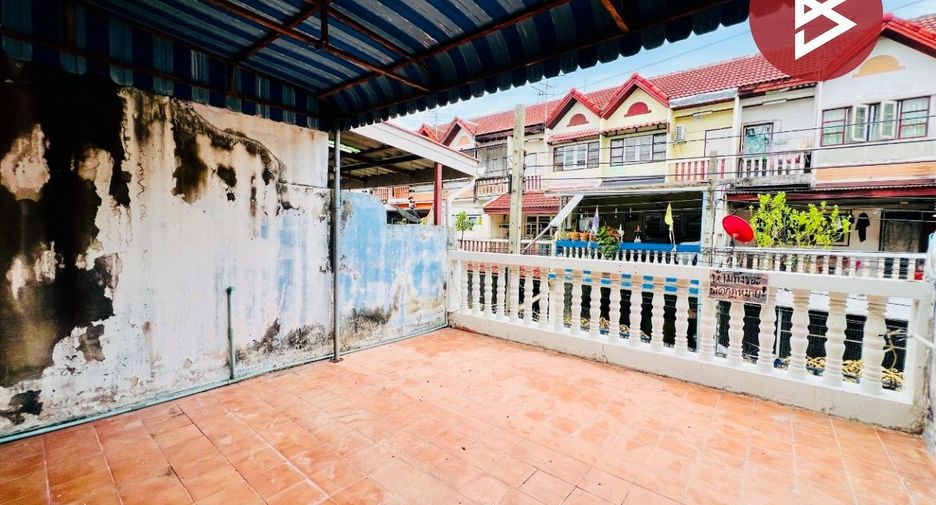 Casa adosada en venta de 3 habitaciones en Thung Khru, Bangkok