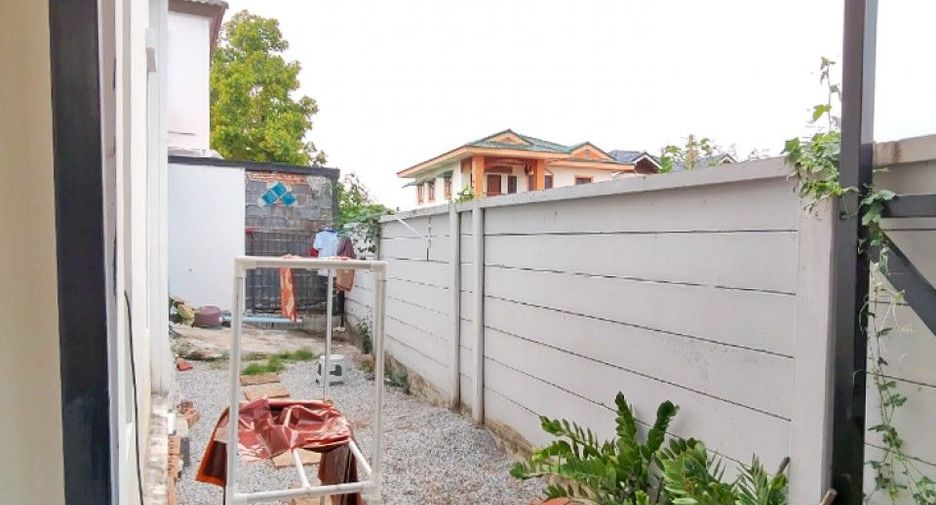À vendre 4 chambres maison de ville à Bang Bo, Samut Prakan