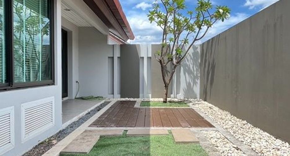 For rent 3 bedrooms house in Bang Kapi, Bangkok