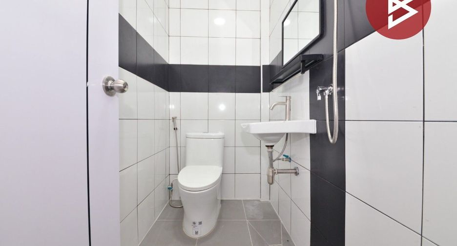 Casa adosada en venta de 2 habitaciones en Mueang Samut Prakan, Samut Prakan