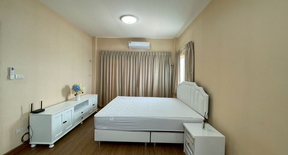 Haus zur Miete und zum Kauf mit 4 Zimmer in Lat Phrao, Bangkok