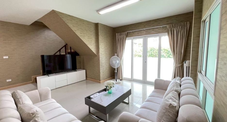 Haus zur Miete und zum Kauf mit 4 Zimmer in Lat Phrao, Bangkok