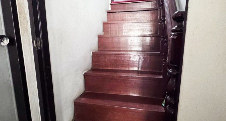 Casa adosada en venta de 4 habitaciones en Min Buri, Bangkok