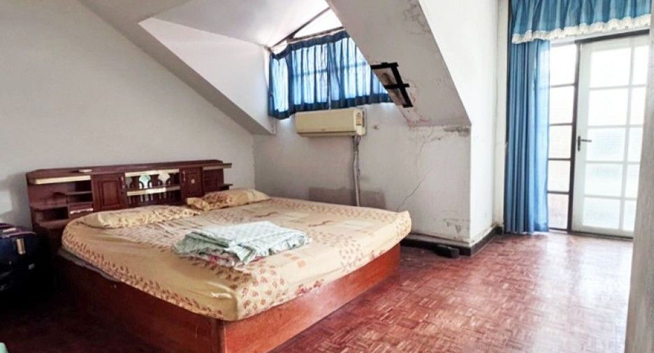 Casa adosada en venta de 4 habitaciones en Min Buri, Bangkok