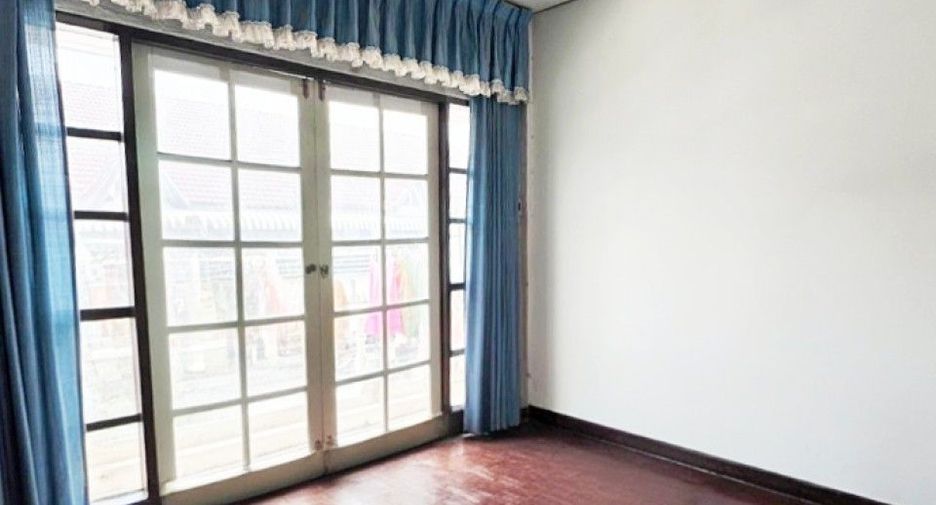 Casa adosada en venta de 4 habitaciones en Min Buri, Bangkok