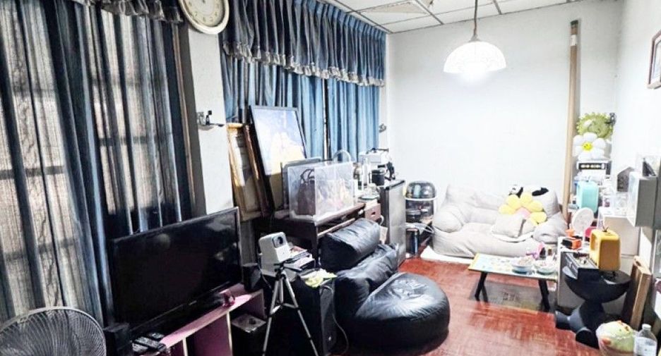 Casa adosada en venta de 4 habitaciones en Min Buri, Bangkok