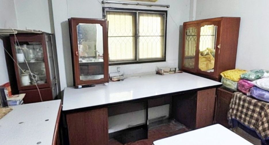 Casa adosada en venta de 4 habitaciones en Min Buri, Bangkok