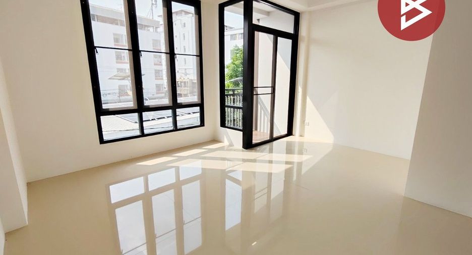 Reihenhaus zum Kauf mit 3 Zimmer in Bang Phli, Samut Prakan