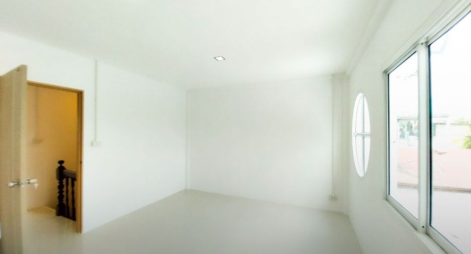 Casa adosada en venta de 2 habitaciones en Khlong Luang, Pathum Thani