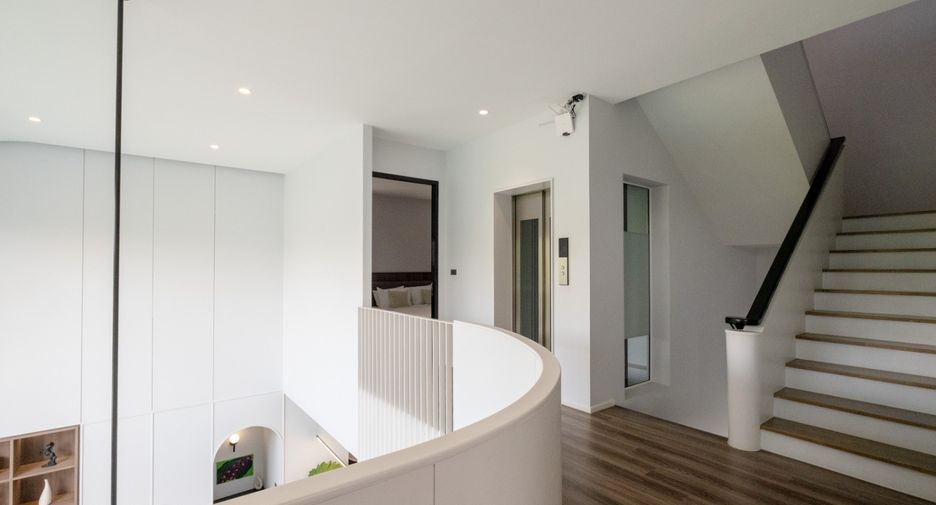 For rent 4 bedrooms house in Mueang Chiang Mai, Chiang Mai