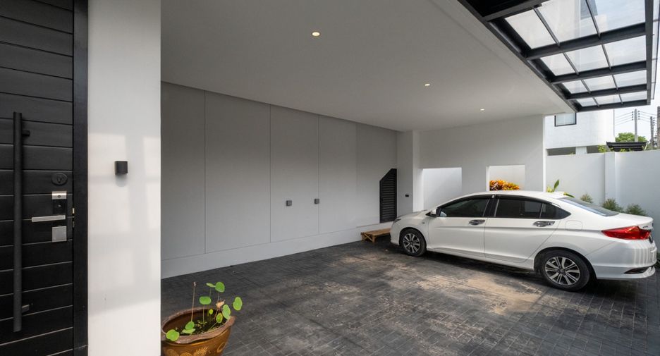 For rent 4 bedrooms house in Mueang Chiang Mai, Chiang Mai
