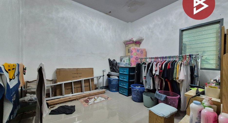 For sale 2 bedrooms townhouse in Ban Phaeo, Samut Sakhon