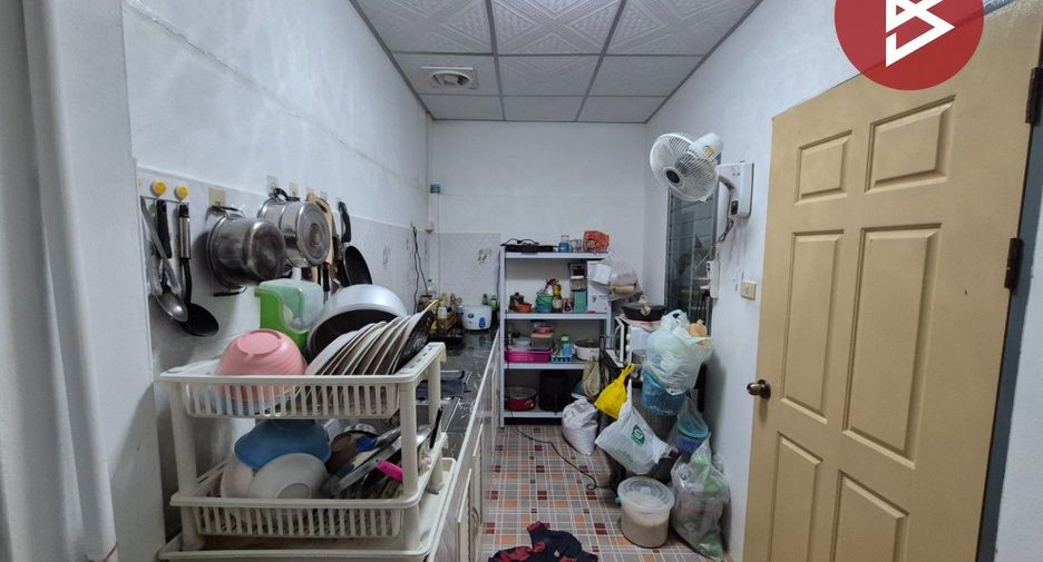 For sale 2 bedrooms townhouse in Ban Phaeo, Samut Sakhon