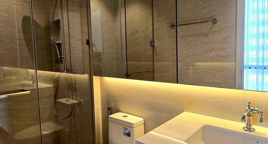 For rent 2 bedrooms condo in Pathum Wan, Bangkok