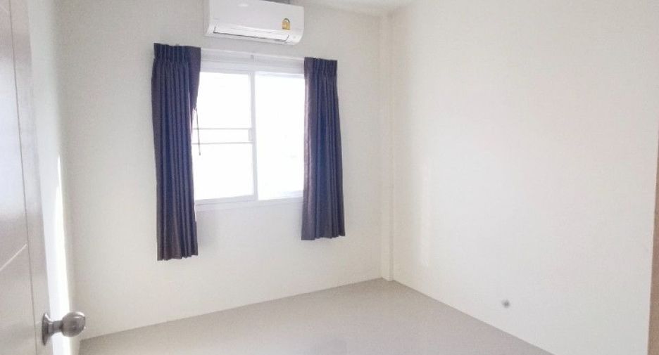 Casa adosada en venta de 3 habitaciones en Mueang Chachoengsao, Chachoengsao