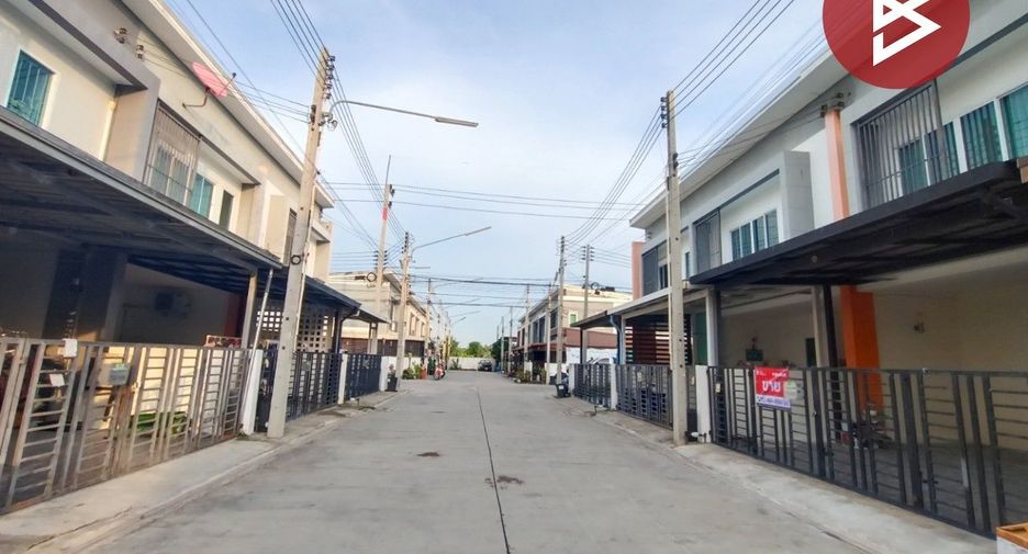 Casa adosada en venta de 3 habitaciones en Mueang Chachoengsao, Chachoengsao