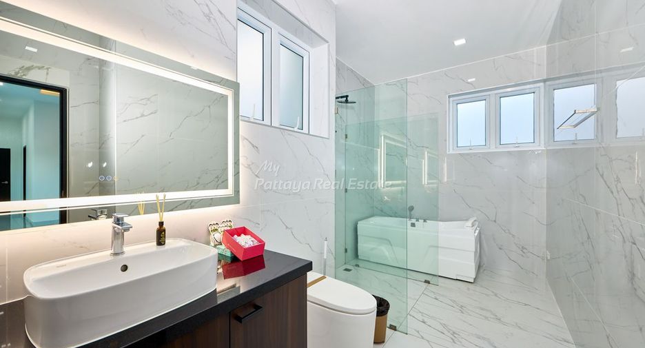 For sale 3 bedrooms villa in East Pattaya, Pattaya