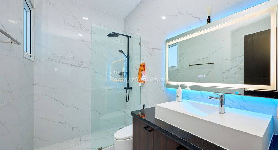 For sale 3 bedrooms villa in East Pattaya, Pattaya