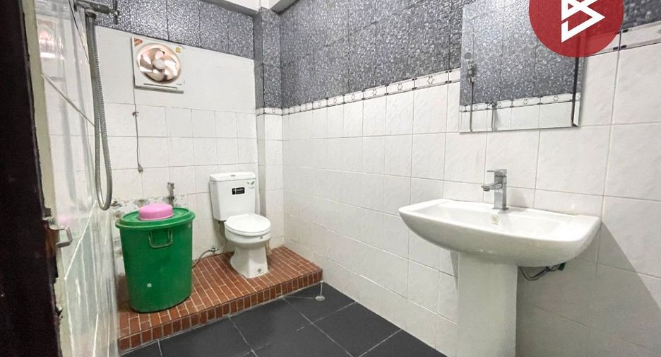 Gewerbefläche zum Kauf mit 2 Zimmer in Mueang Chon Buri, Chonburi