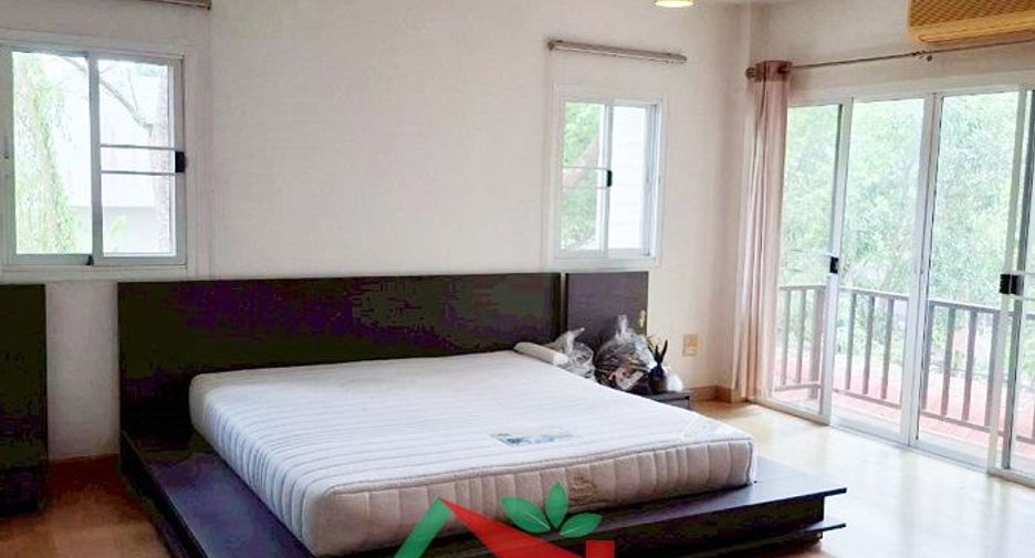 For sale 4 bedrooms house in Khlong Sam Wa, Bangkok