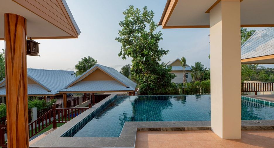 For rent 3 bedrooms villa in East Pattaya, Pattaya