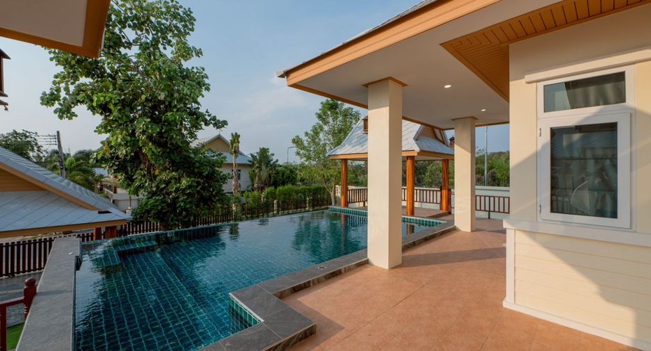 For rent 3 bedrooms villa in East Pattaya, Pattaya