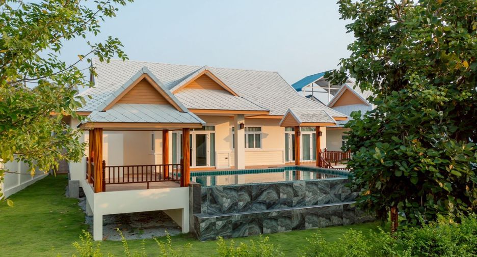 For rent 3 bedrooms villa in East Pattaya, Pattaya