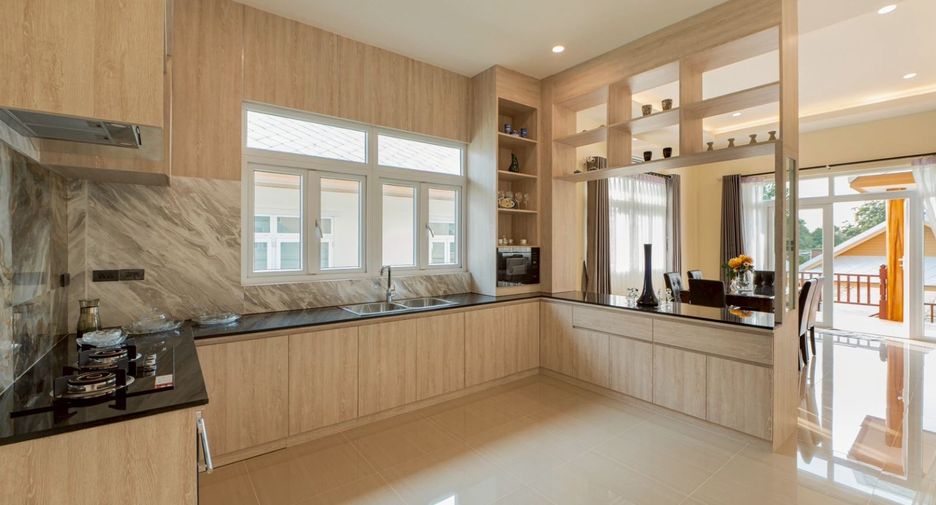 For rent 3 bedrooms villa in East Pattaya, Pattaya