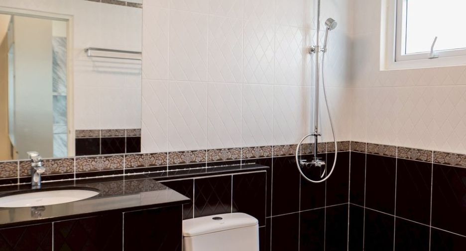For rent 3 bedrooms villa in East Pattaya, Pattaya