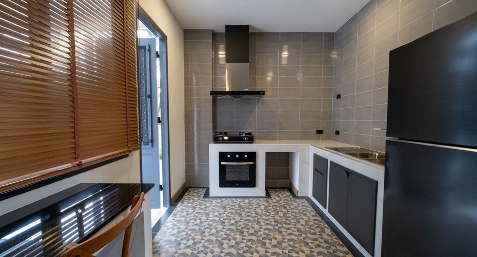 For rent and for sale 5 bedrooms house in San Sai, Chiang Mai