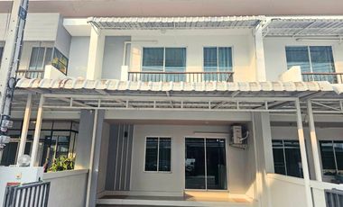 À louer 3 chambres maison de ville à Saraphi, Chiang Mai
