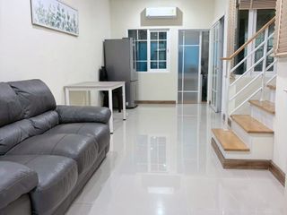 Casa adosada en alquiler de 3 habitaciones en Mueang Chiang Mai, Chiang Mai