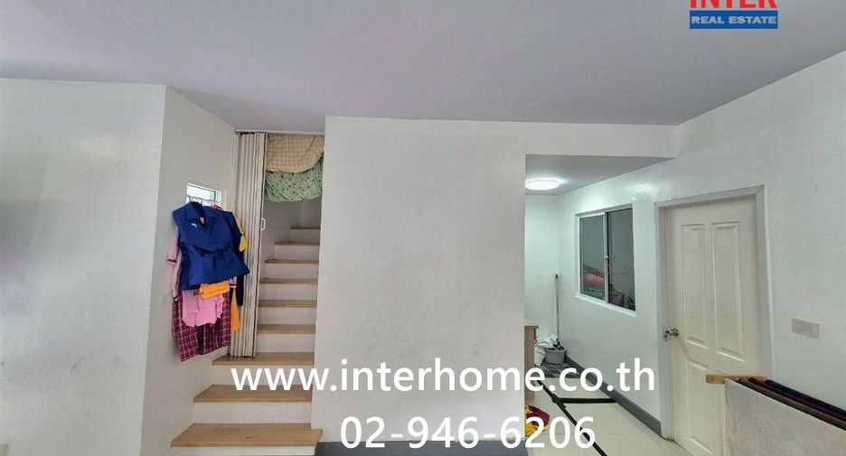 Reihenhaus zum Kauf mit 3 Zimmer in Saphan Sung, Bangkok