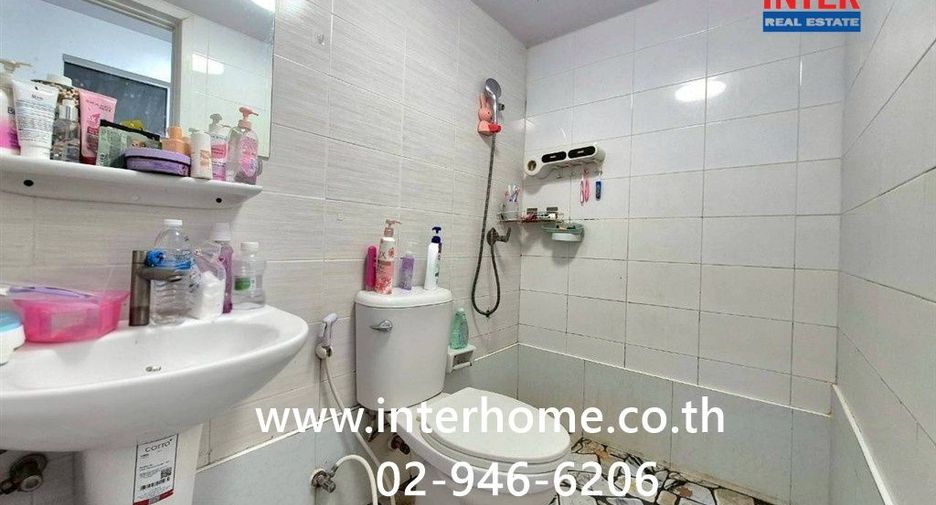 Reihenhaus zum Kauf mit 3 Zimmer in Saphan Sung, Bangkok