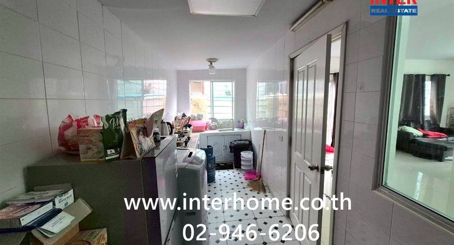 Reihenhaus zum Kauf mit 3 Zimmer in Saphan Sung, Bangkok