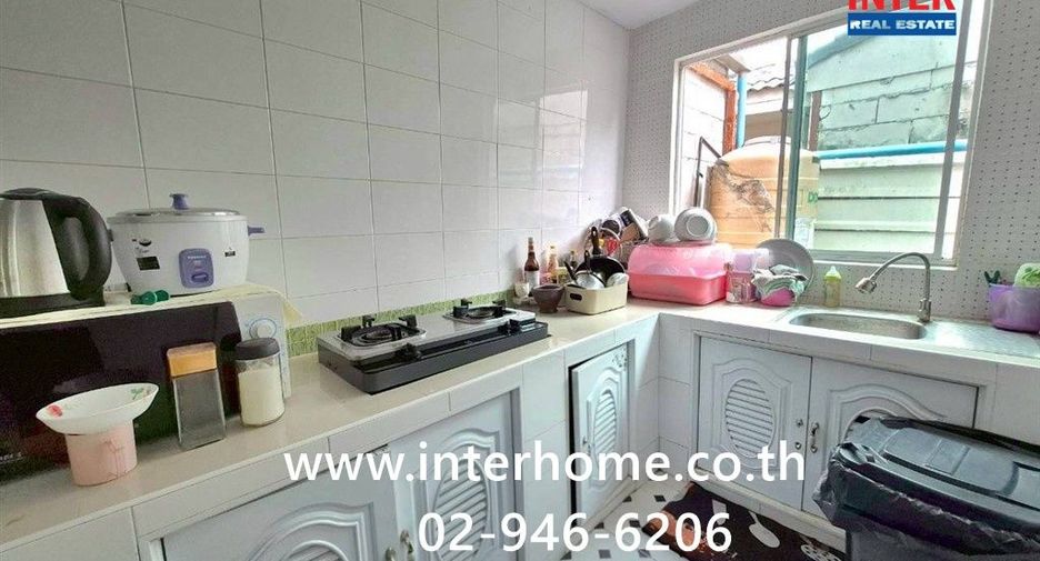 Reihenhaus zum Kauf mit 3 Zimmer in Saphan Sung, Bangkok